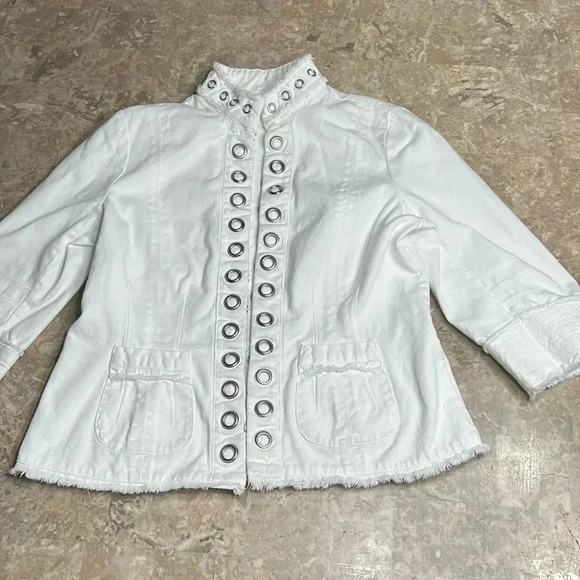 White jean jacket, PTP 19”Silver grommets,fray,crop,
Hook& clasp,boho,festival - Picture 1 of 17